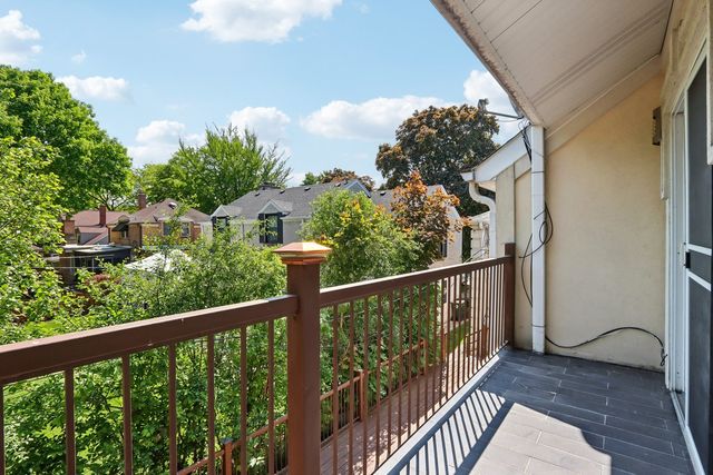 6857 N Knox Avenue, Lincolnwood, IL 60712