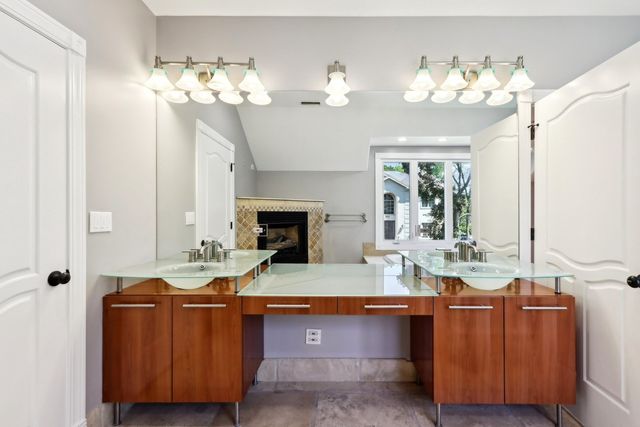 6857 N Knox Avenue, Lincolnwood, IL 60712