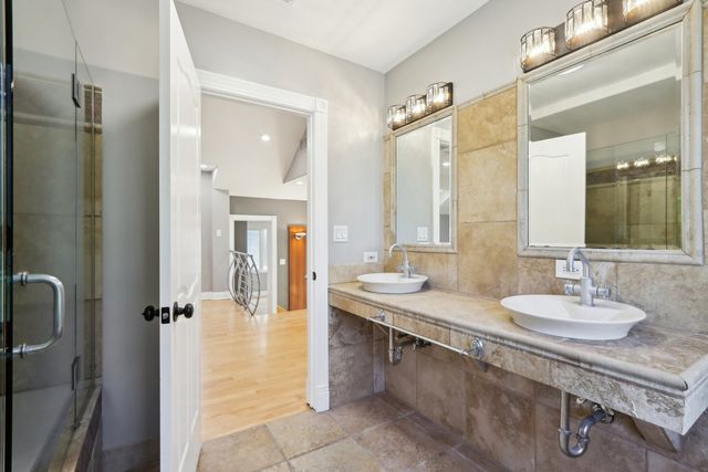 6857 N Knox Avenue, Lincolnwood, IL 60712