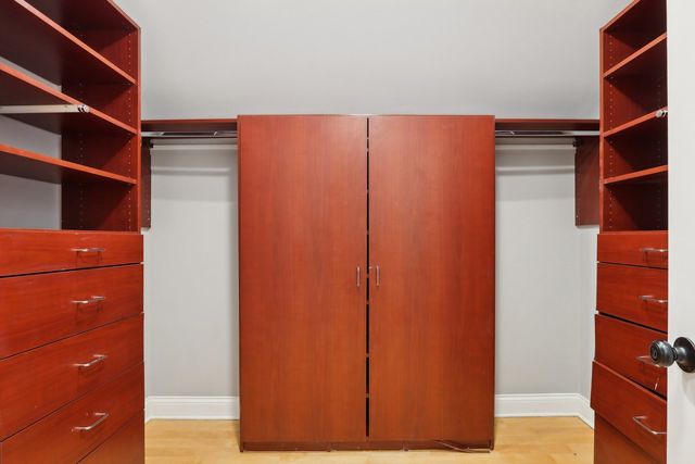 6857 N Knox Avenue, Lincolnwood, IL 60712