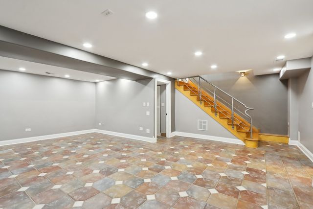 6857 N Knox Avenue, Lincolnwood, IL 60712