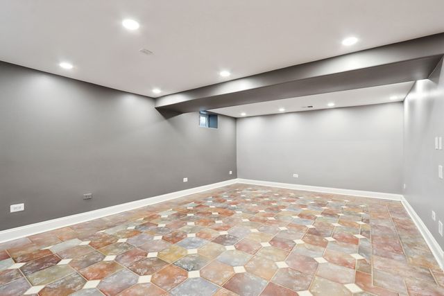 6857 N Knox Avenue, Lincolnwood, IL 60712