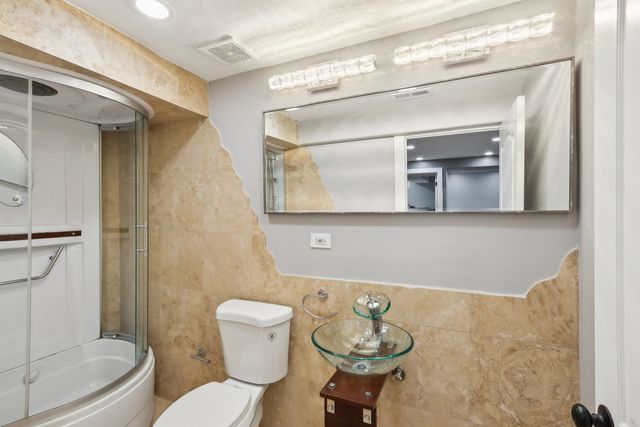 6857 N Knox Avenue, Lincolnwood, IL 60712