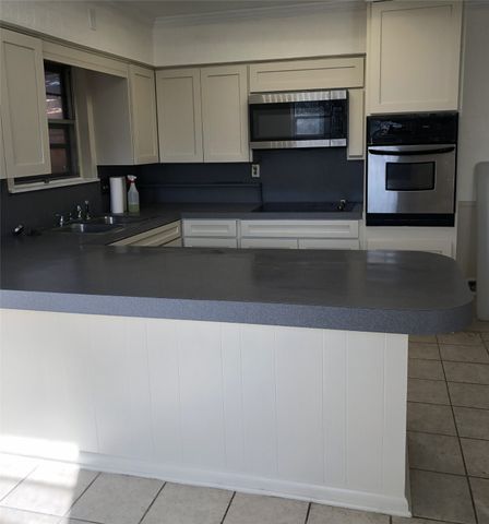 124 E Vilbig Street, Irving, TX 75060