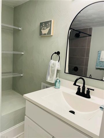 8274 Old Ocean View RD, Norfolk, VA 23518