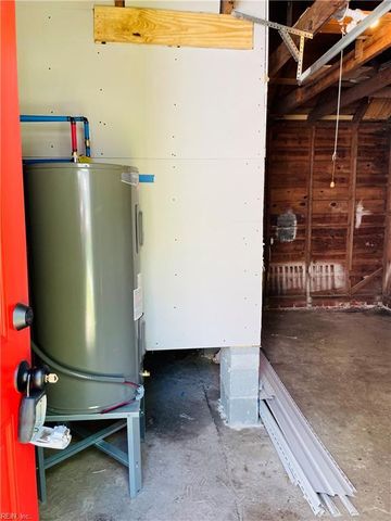 8274 Old Ocean View RD, Norfolk, VA 23518