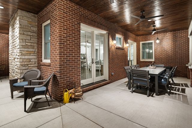 326 E Central Road, Arlington Heights, IL 60005