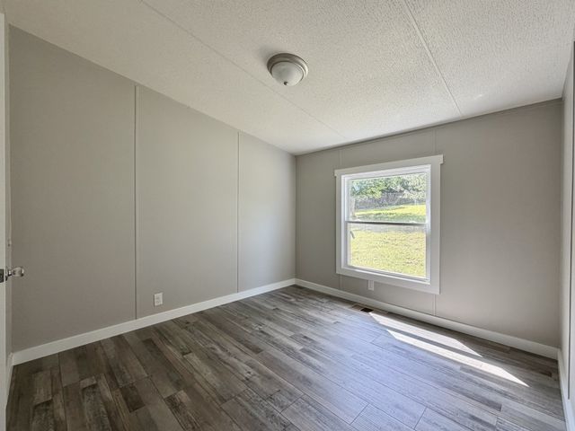 1624 Rock Bridge Rd, Bethpage, TN 37022