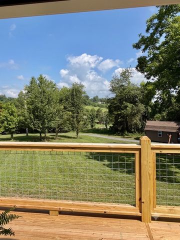 1624 Rock Bridge Rd, Bethpage, TN 37022
