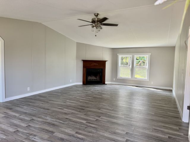 1624 Rock Bridge Rd, Bethpage, TN 37022