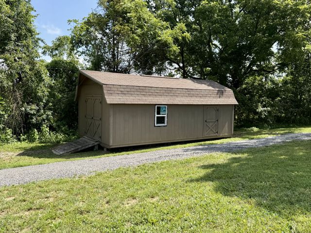 1624 Rock Bridge Rd, Bethpage, TN 37022