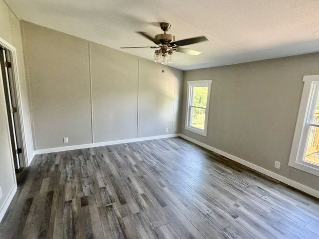 1624 Rock Bridge Rd, Bethpage, TN 37022