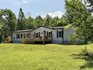 1624 Rock Bridge Rd, Bethpage, TN 37022