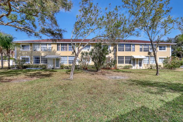 204 Palm Beach Trace Drive 204, Royal Palm Beach, FL 33411