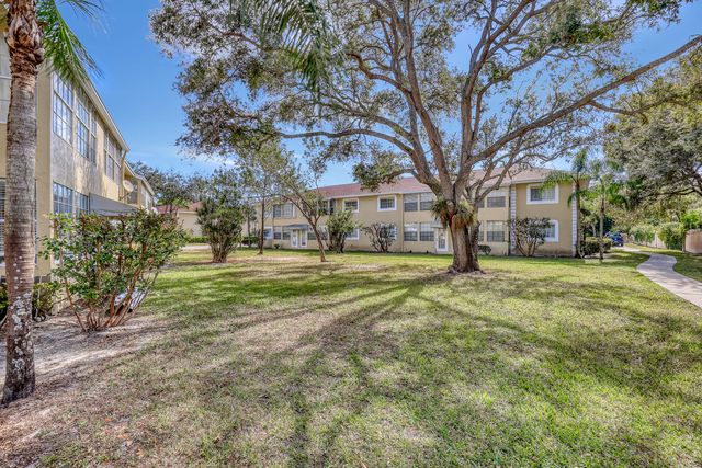 204 Palm Beach Trace Drive 204, Royal Palm Beach, FL 33411