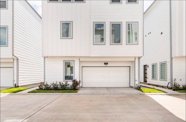 1740 Cove Crescent Court, Houston, TX 77055