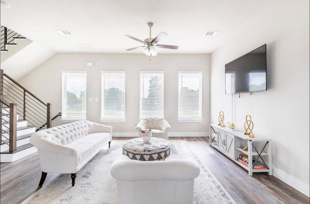 1740 Cove Crescent Court, Houston, TX 77055