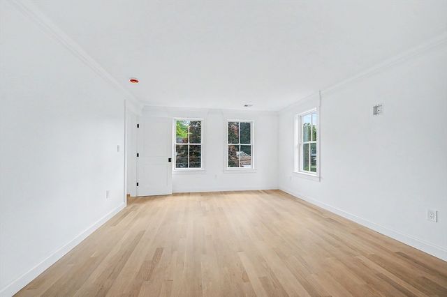 27 Ash St, Hopkinton, MA 01748