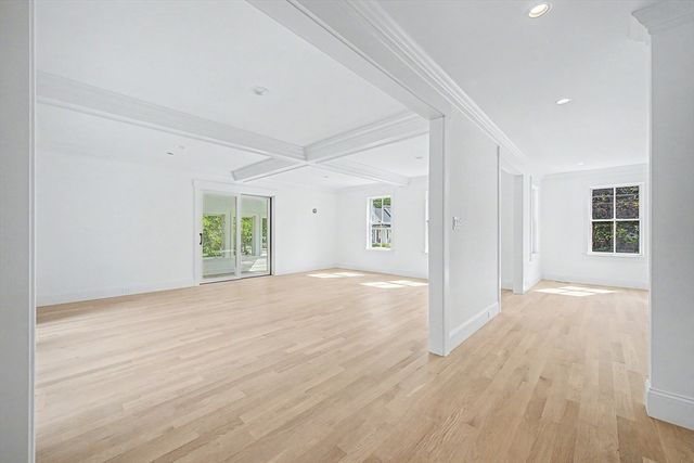 27 Ash St, Hopkinton, MA 01748