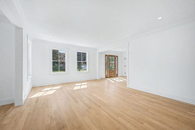 27 Ash St, Hopkinton, MA 01748