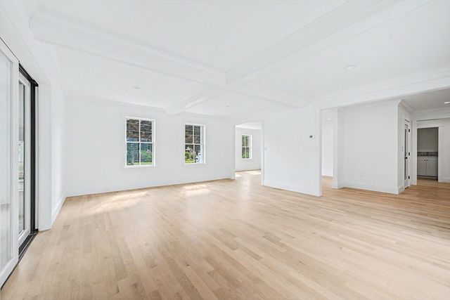 27 Ash St, Hopkinton, MA 01748