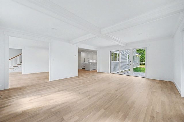 27 Ash St, Hopkinton, MA 01748