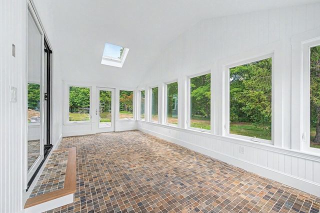 27 Ash St, Hopkinton, MA 01748