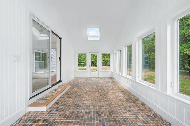 27 Ash St, Hopkinton, MA 01748