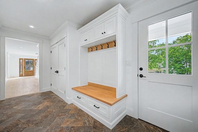 27 Ash St, Hopkinton, MA 01748