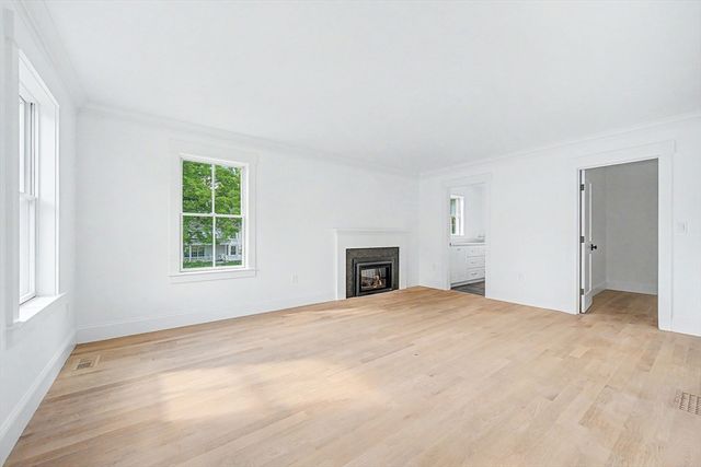 27 Ash St, Hopkinton, MA 01748