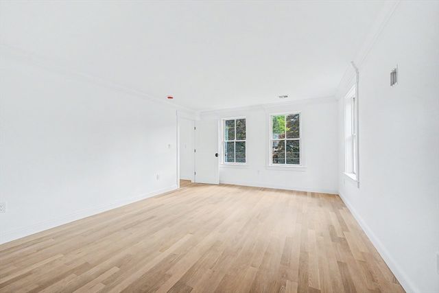 27 Ash St, Hopkinton, MA 01748