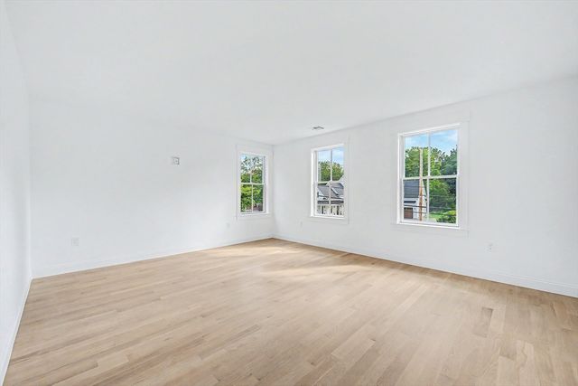 27 Ash St, Hopkinton, MA 01748