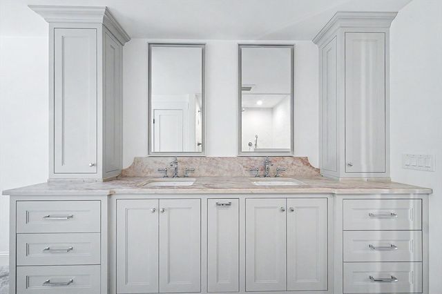 27 Ash St, Hopkinton, MA 01748