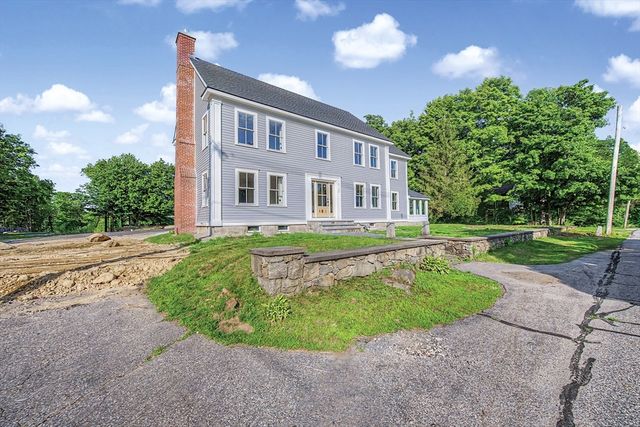 27 Ash St, Hopkinton, MA 01748