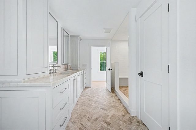 27 Ash St, Hopkinton, MA 01748
