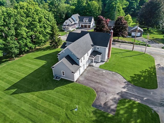 27 Ash St, Hopkinton, MA 01748