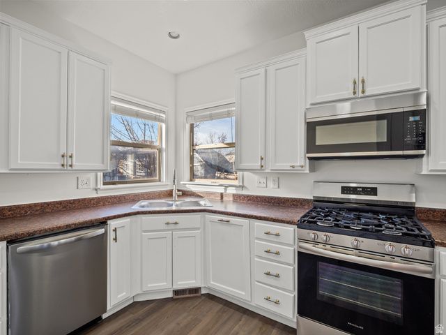 4172 W LAKE BRIDGE DR, South Jordan, UT 84009