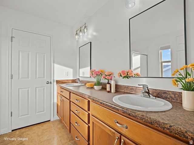 4172 W LAKE BRIDGE DR, South Jordan, UT 84009