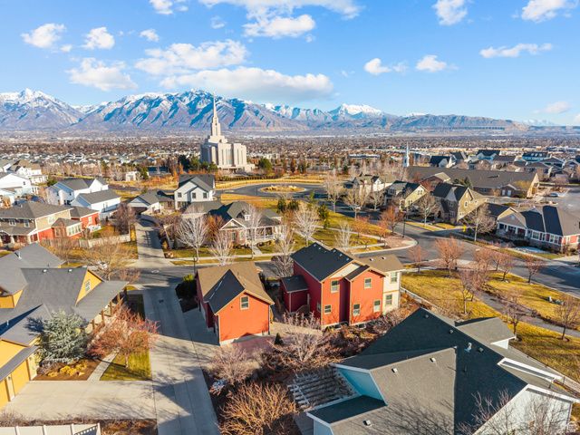 4172 W LAKE BRIDGE DR, South Jordan, UT 84009