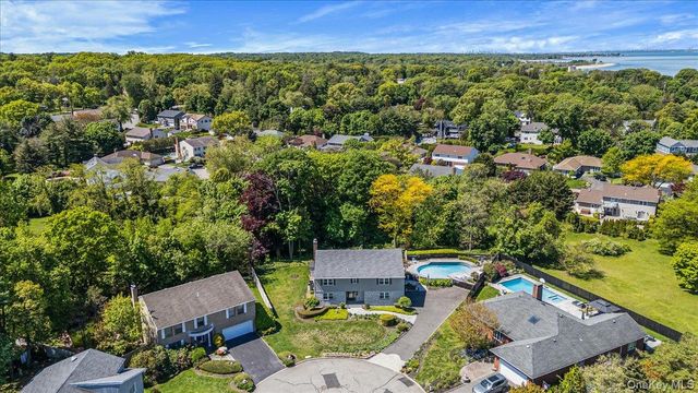 4 High Court, Bayville, NY 11709
