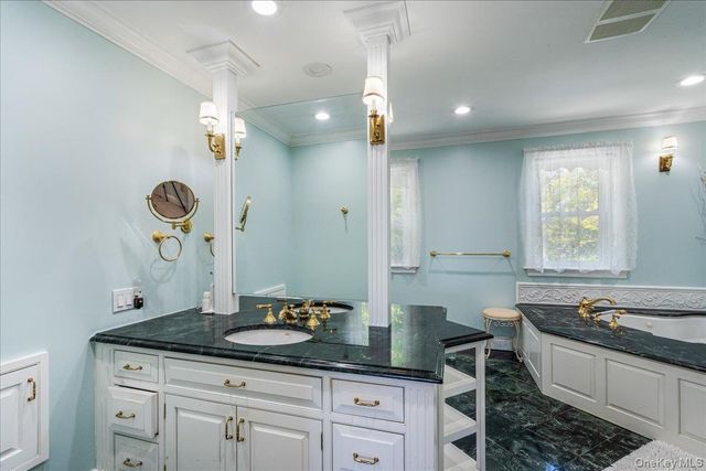 4 High Court, Bayville, NY 11709
