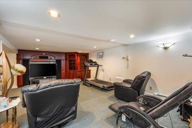 4 High Court, Bayville, NY 11709