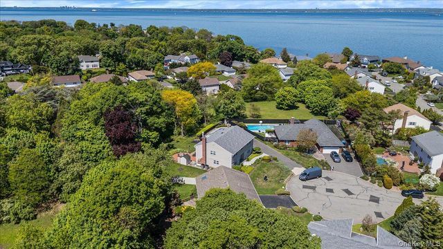 4 High Court, Bayville, NY 11709