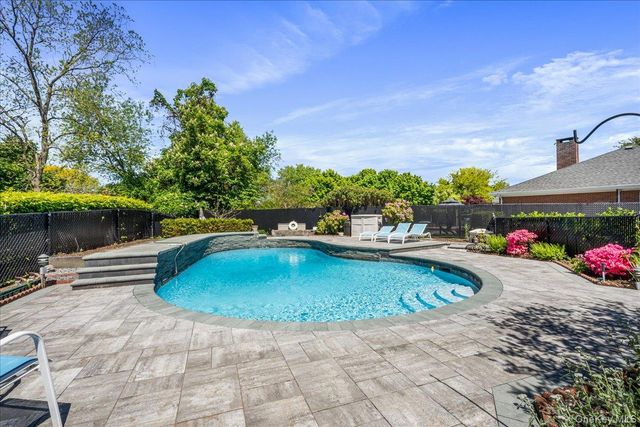 4 High Court, Bayville, NY 11709