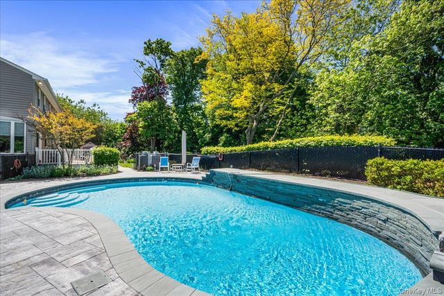 4 High Court, Bayville, NY 11709