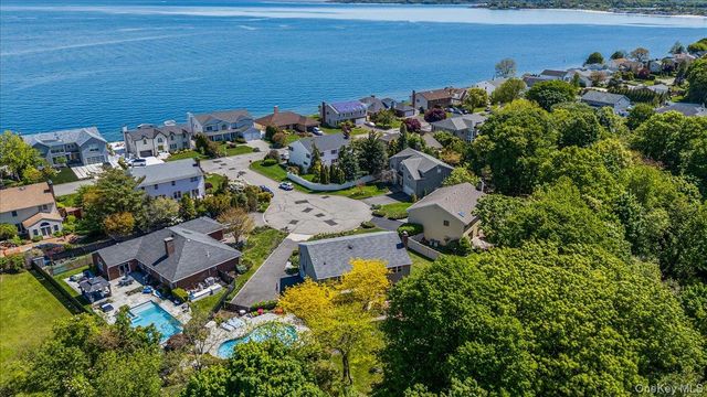 4 High Court, Bayville, NY 11709
