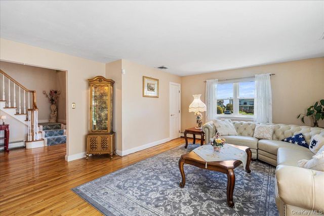 4 High Court, Bayville, NY 11709