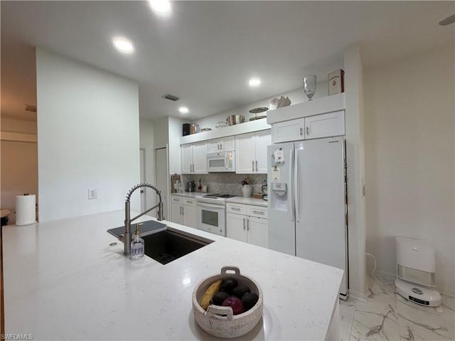 2260 Heritage Greens DR, Naples, FL 34119