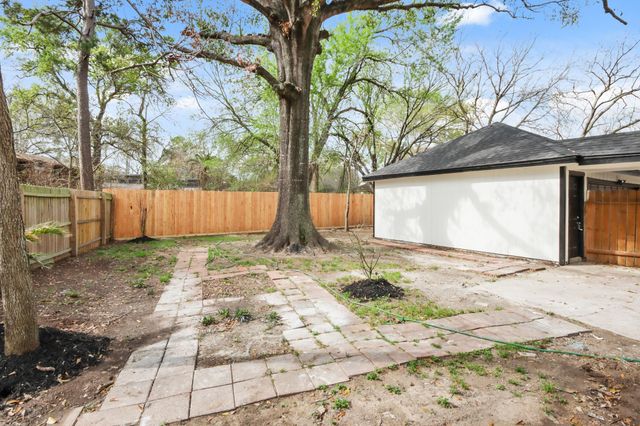 19431 Enchanted Oaks Drive, Spring, TX 77388