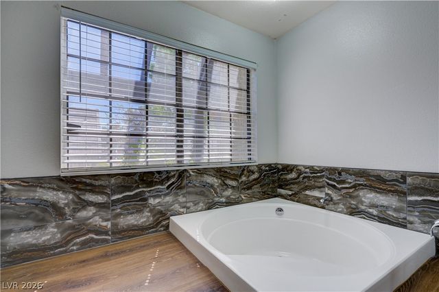 3928 Edgemoor Way, Las Vegas, NV 89121
